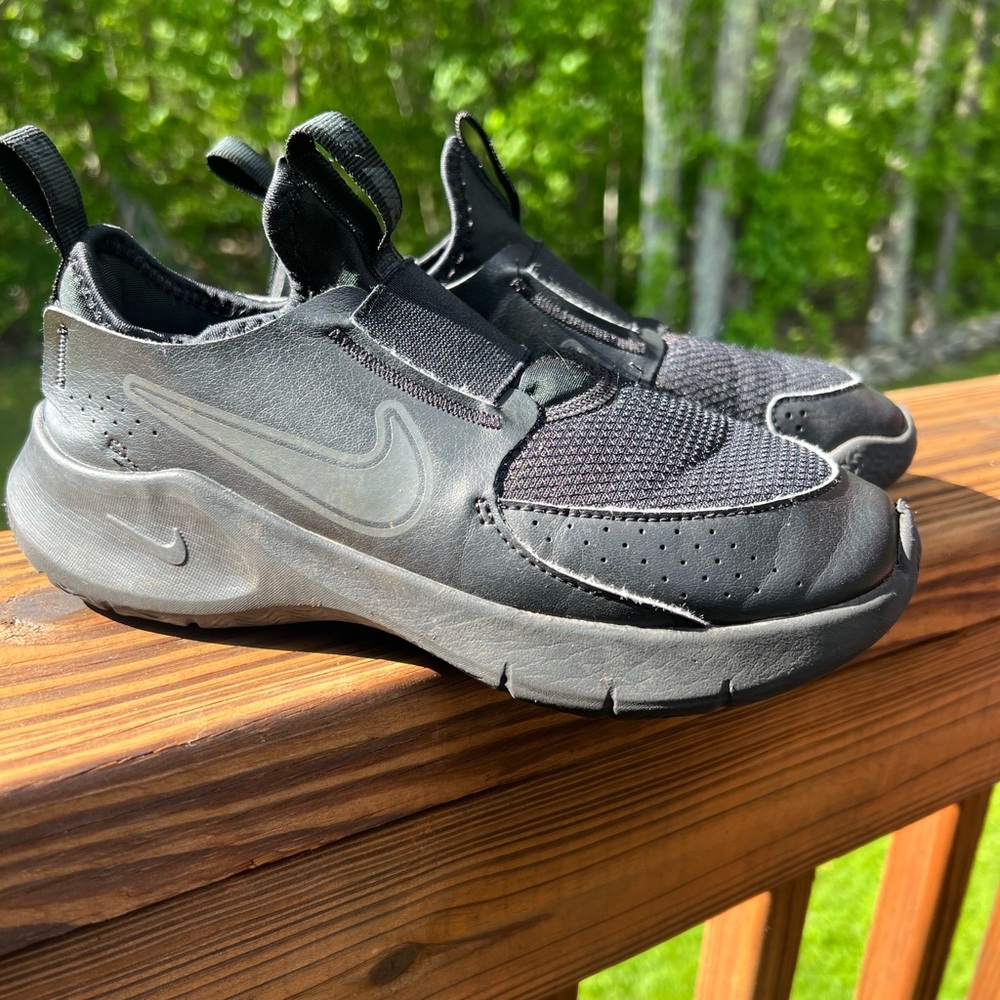 Nike Black Sneakers Modern Slip-On Design